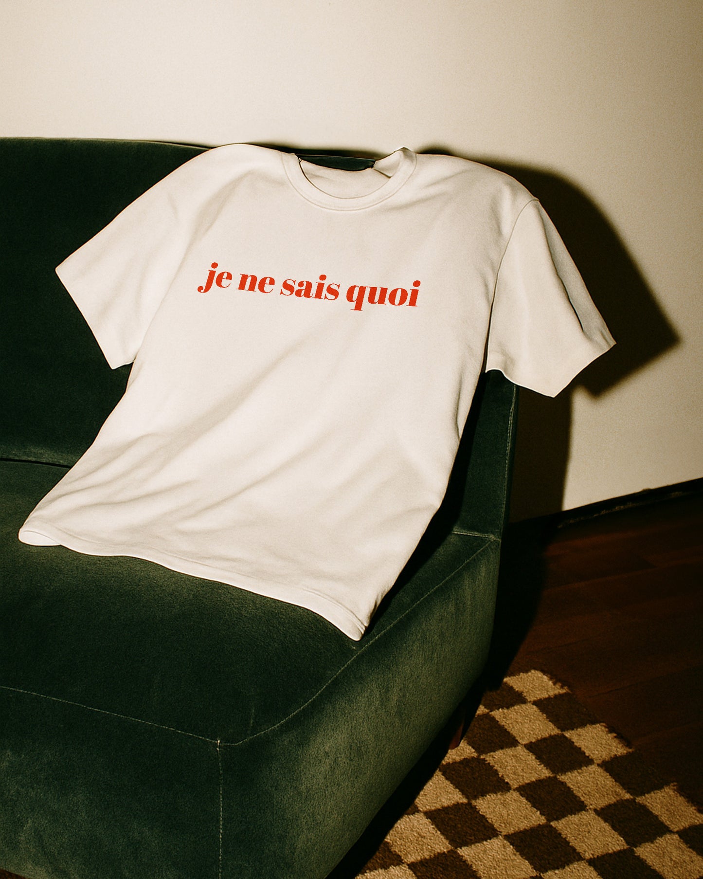 Je Ne Sais Quoi Retro Slogan T-Shirt