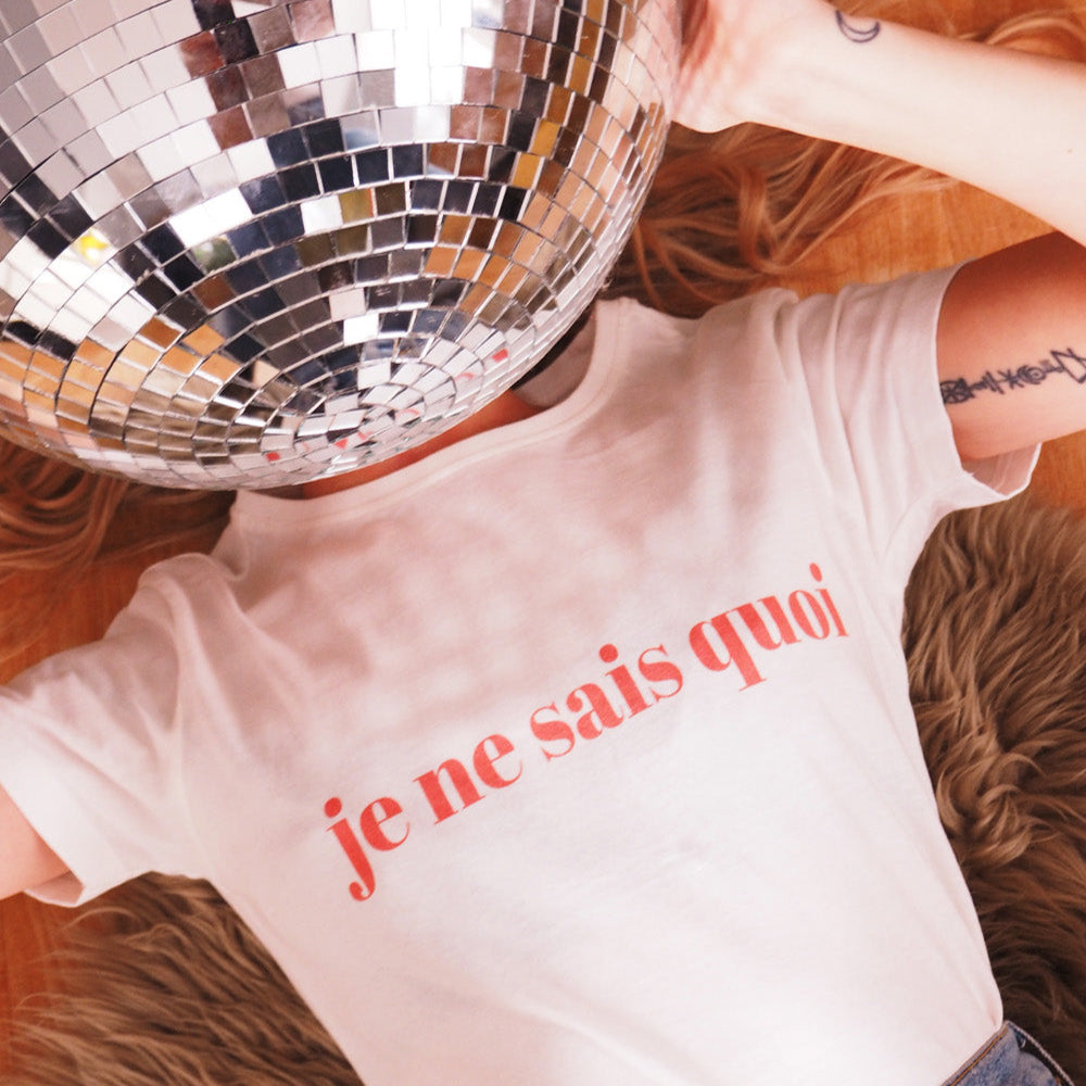 Je Ne Sais Quoi Retro Slogan T-Shirt