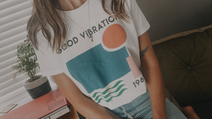 Good vibrations Oversized retro slogan t-shirt