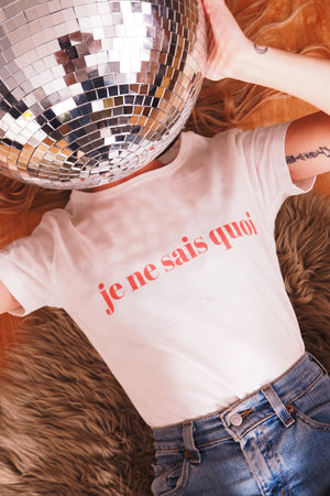 Je ne sais quoi Oversized retro slogan t-shirt